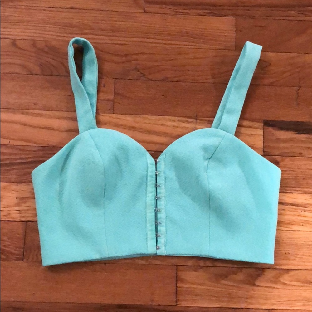 TOBI Crop Top